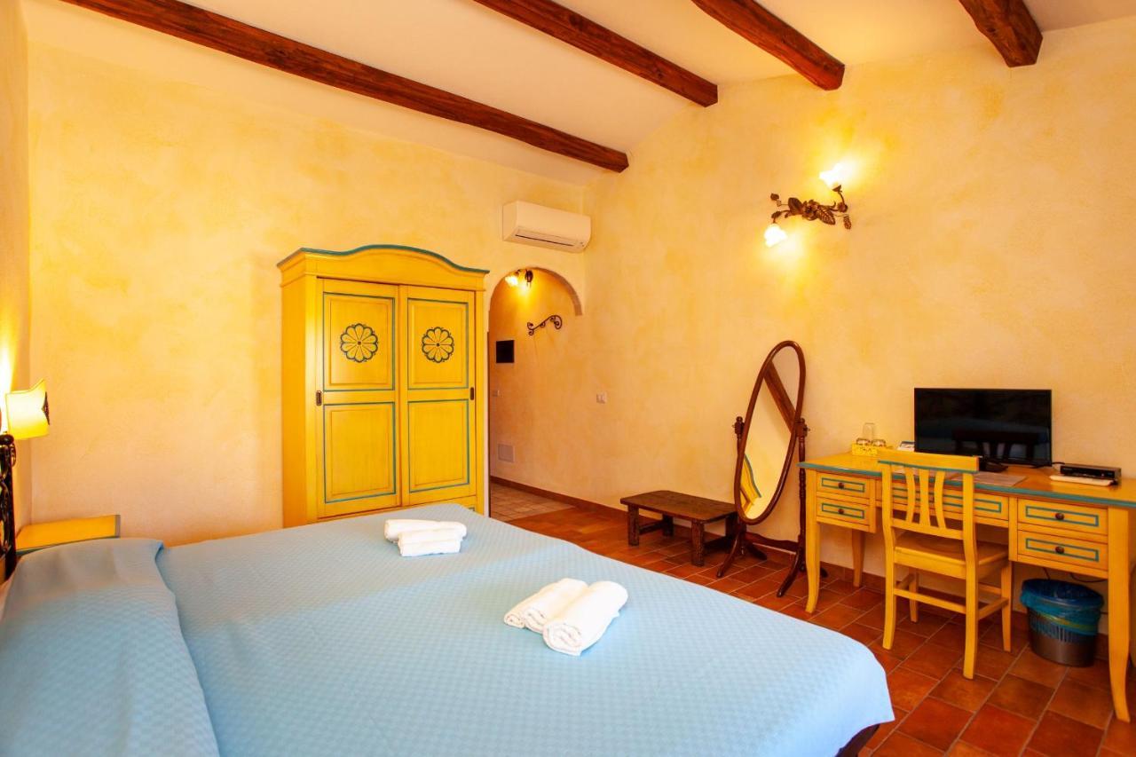 Il Viandante Hotel Сан Теодоро Екстериор снимка